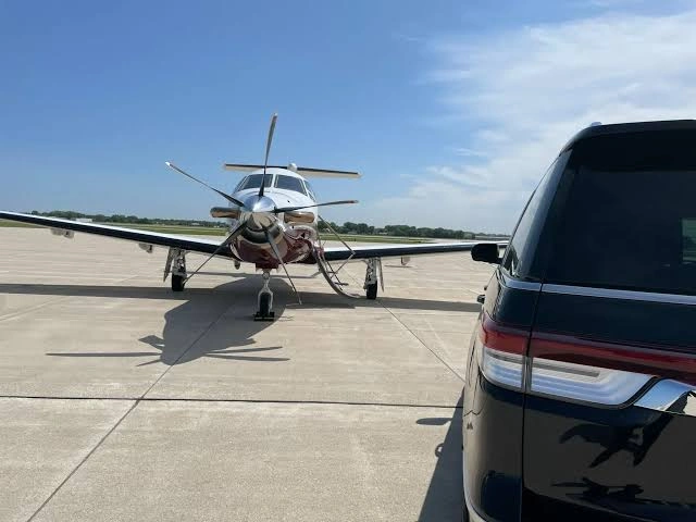 Spring Branch to George Bush Intercontinental Airport (IAH) Car Service