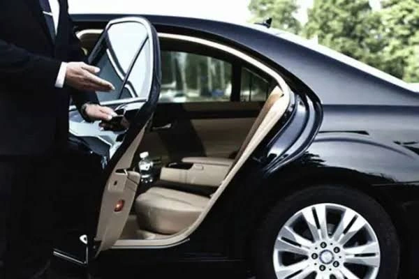 West University Place to George Bush Intercontinental Airport (IAH) Car Service